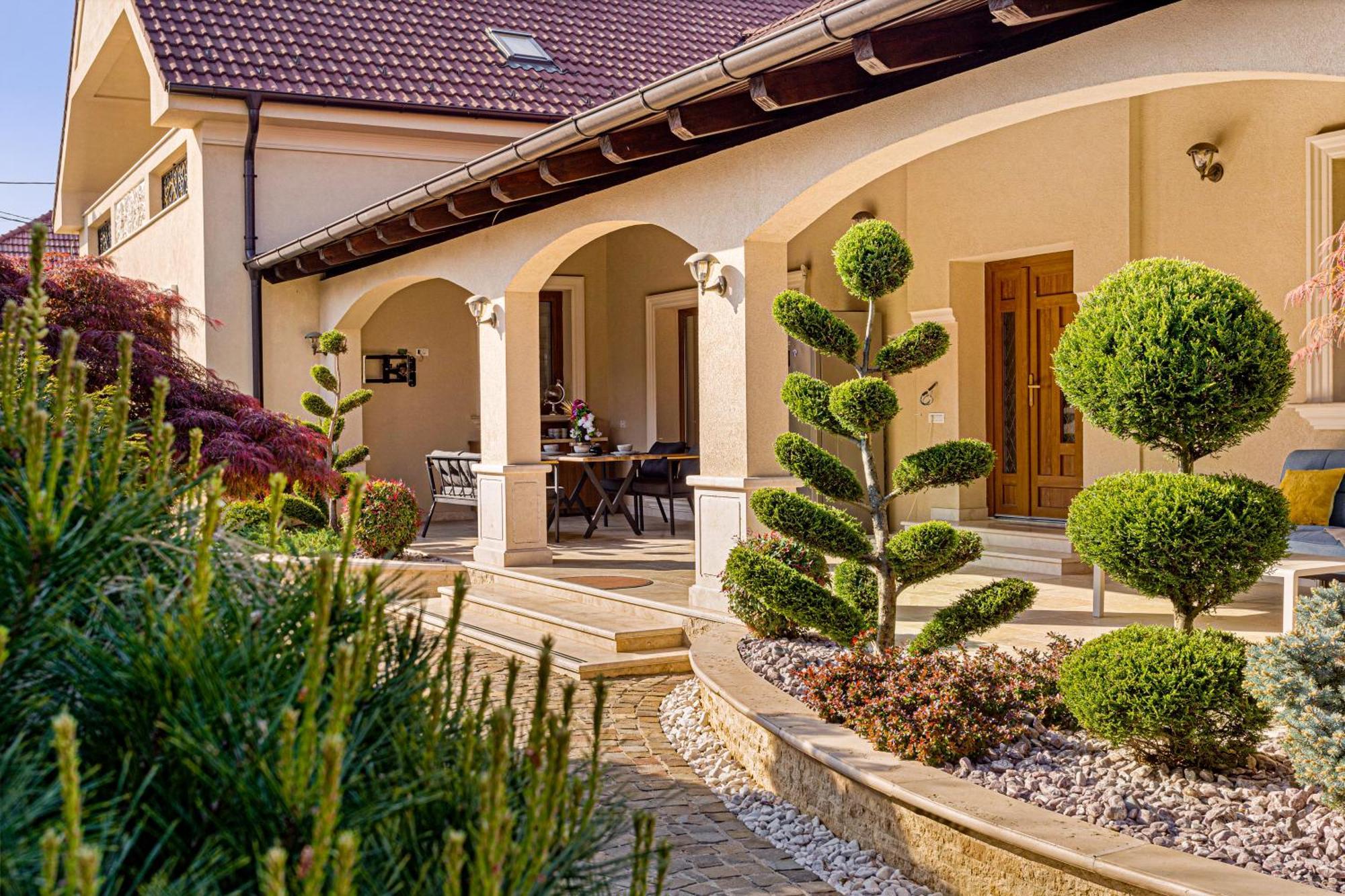 Sika Palladium Garden & Spa Central Apartment Арад Экстерьер фото
